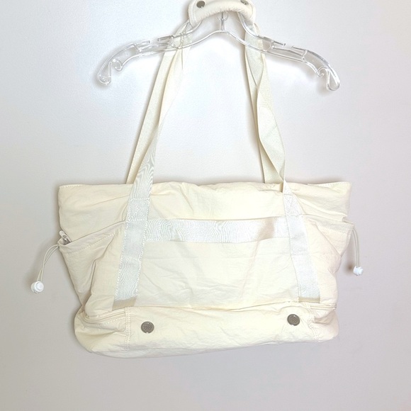 NWT ETRONIK Cream Travel Bag with Durable Design - Picture 3 of 8